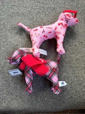 VS PINK dogs